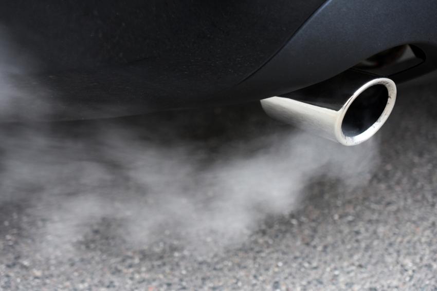Η Κίνα διερευνά τη χαλάρωση ορισμένων προδιαγραφών για τις εκπομπές των αυτοκινήτων