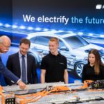 Η Accumotive της Daimler ανεβάζει ταχύτητα για τα EQC