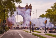 Οι Uber και Cabify δεν μπορούν να λειτουργήσουν στη Βαρκελώνη