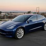 Η Tesla λανσάρει το βασικό Model 3