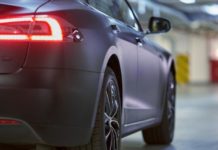 H Tesla λέει πως το robotaxi θα είναι έτοιμο του χρόνου