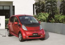 Μια δεκαετία με το i-MiEV γιορτάζει η Mitsubishi