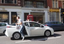 Η Uber ξαναέχασε την άδεια λειτουργίας της στο Λονδίνο