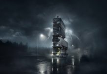 4 νέα φορτηγά Volvo, το ένα πάνω στο άλλο σε θεαματική ταινία