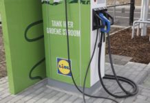 Η Lidl προσθέτει σταθμούς φόρτισης στα καταστήματά της