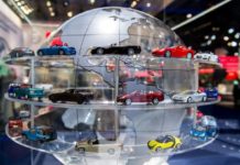 Συμφωνία ΕΕ – HB: Οι αυτοκινητοβιομηχανίες ανησυχούν Οι αυτοκινητοβιομηχανίες της ΕΕ ζητούν μακρόπνοη συμφωνία με το ΗΒ