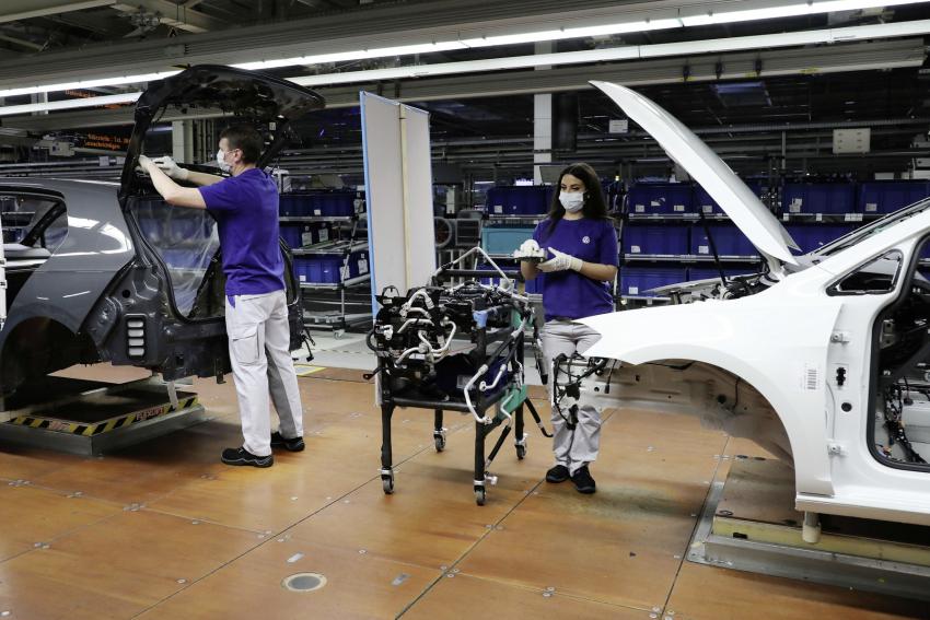 COVID-19: Οι αυτοκινητοβιομηχανίες ξαναρχίζουν την παραγωγή