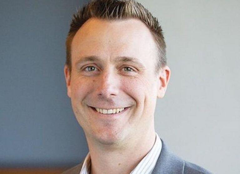 Ο Adam Orth global fleet manager στην Otis