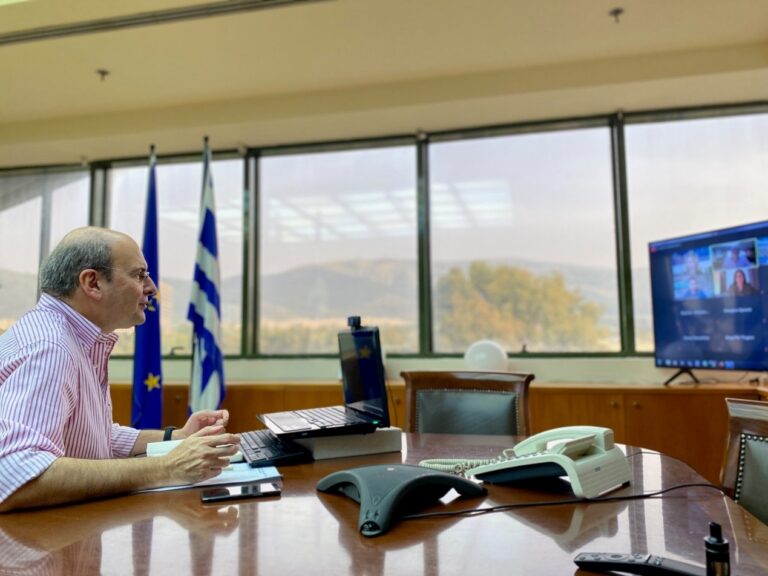 Πρόγραμμα κρατικών επιδοτήσεων για την ηλεκτροκίνηση ανήγγειλε ο υπουργός Περιβάλλοντος και Ενέργειας, Κωστής Χατζηδάκης