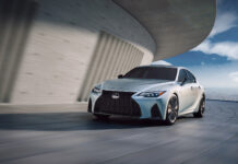 Η Lexus παρουσίασε online το νέο IS