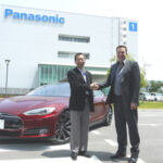 Η Tesla σε τριετή συμφωνία τιμών με την Panasonic