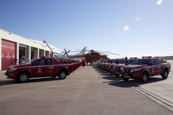 Η Παπαστράτος δώρισε 20 Nissan NAVARA στην Πυροσβεστική