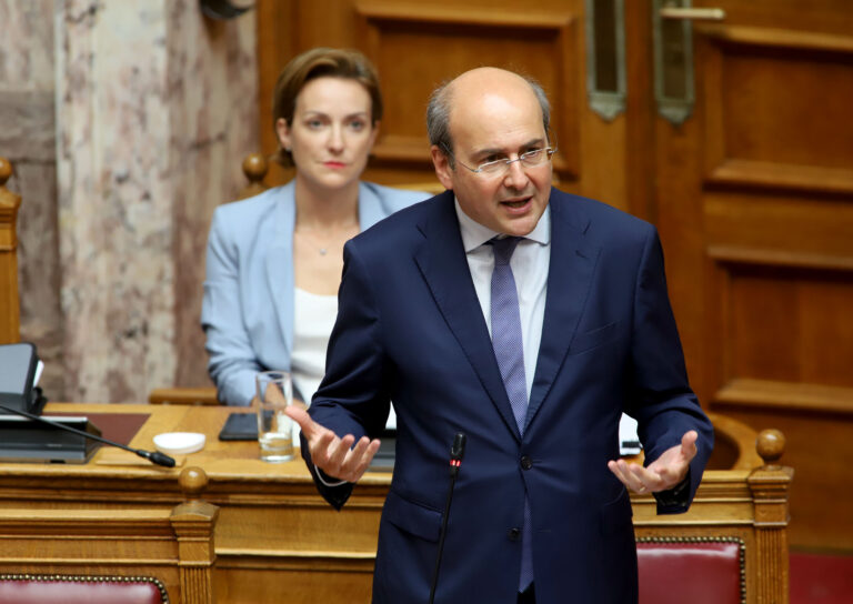 Κ. Χατζηδάκης: Αύξηση της επιδότησης στα φθηνότερα ηλεκτρικά αυτοκίνητα