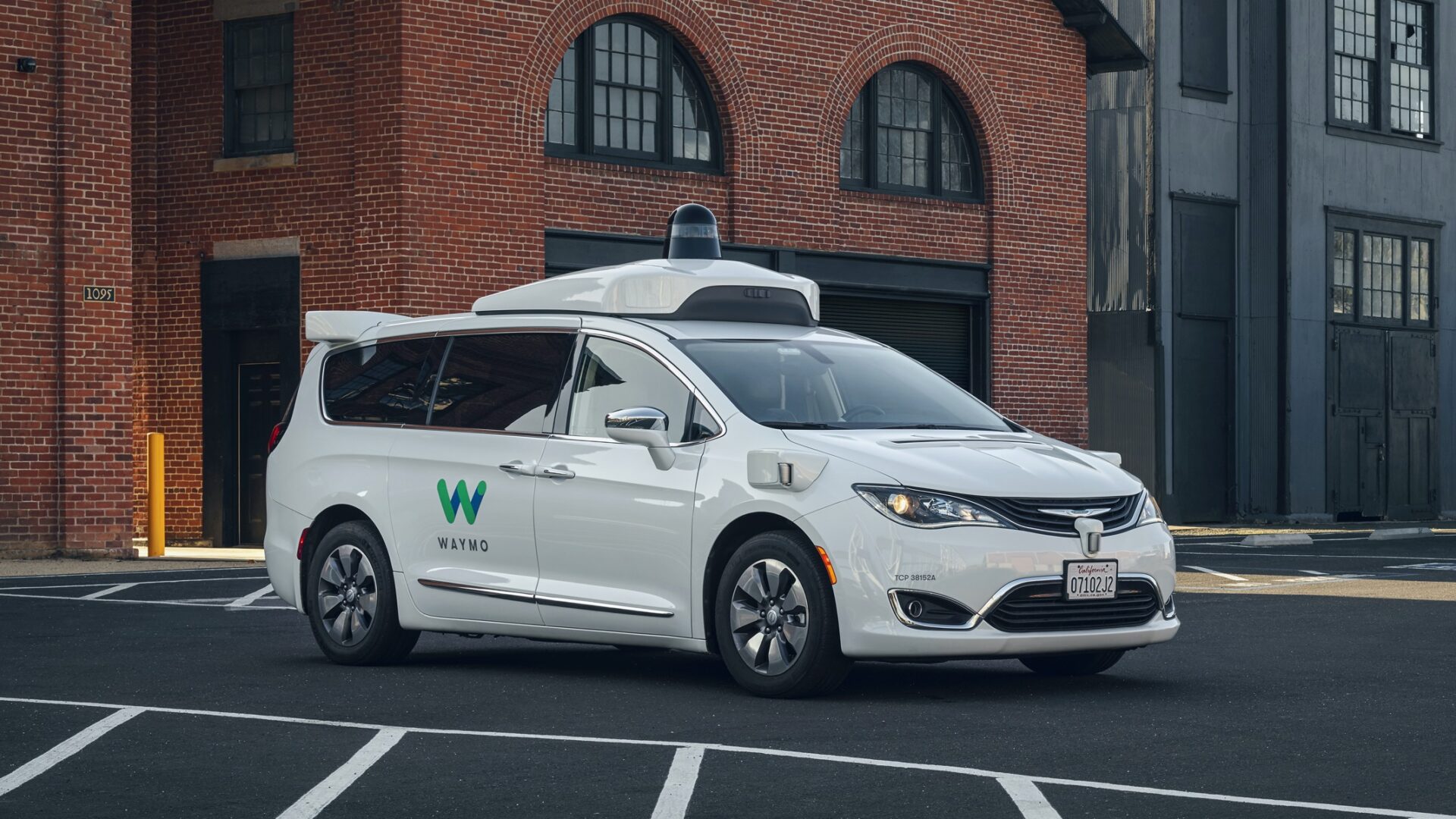 Συνεργασία FCA Waymo για αυτόνομα LCV FleetNews