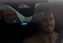 Opel Grandland X: μπλε φως κατά την ηλεκτρική λειτουργία Opel Grandland X: μπλε φως κατά την ηλεκτρική λειτουργία