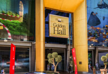 H Tesla με pop-up stand στο Golden Hall