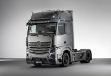 Το νέο Actros Edition 2 προσφέρει πολυτελές περιβάλλον Το νέο Actros Edition 2 προσφέρει πολυτελές περιβάλλον