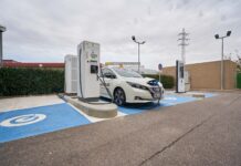 Νέοι σταθμοί ταχείας φόρτισης από Nissan και Easycharger