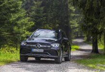 Νέα Mercedes-Benz GLC 300de 4MATIC υβριδική