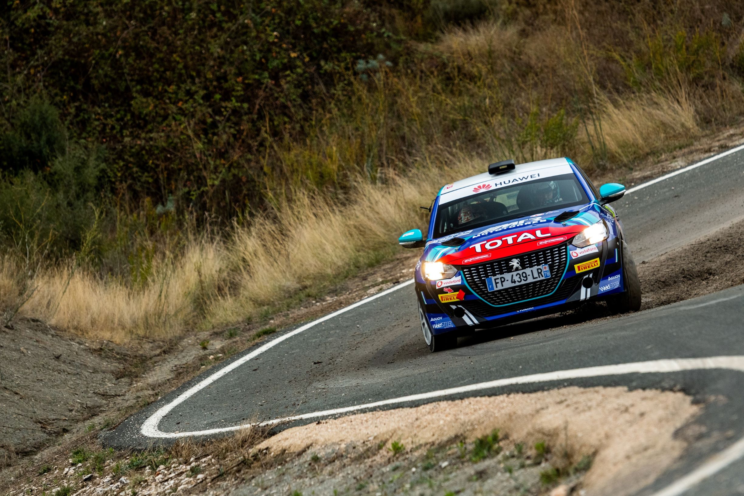 Το Peugeot 208 Rally 4 ξεκίνησε την πορεία του δυναμικά