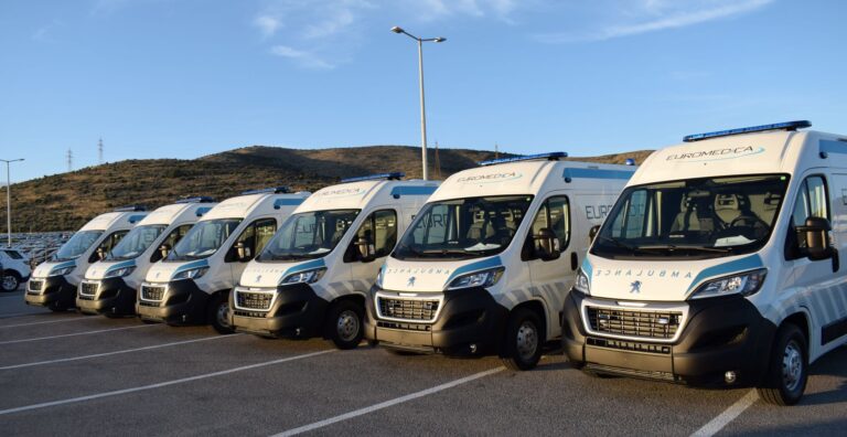 Έξι ασθενοφόρα Peugeot Boxer για την Euromedica
