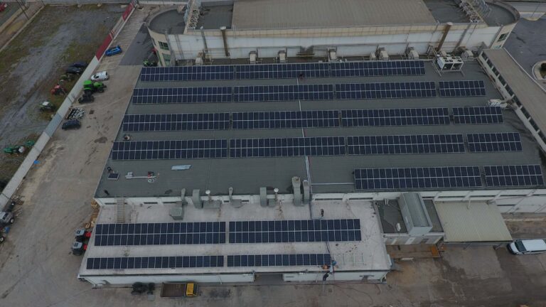 Nissan Νικ. Ι. Θεοχαράκης: Ολοκληρώθηκε το φωτοβολταϊκό συγκρότημα στο Καλοχώρι