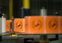 Η Continental μειώνει τα αυτοκόλλητα στα ελαστικά της Η Continental μειώνει τα αυτοκόλλητα στα ελαστικά της