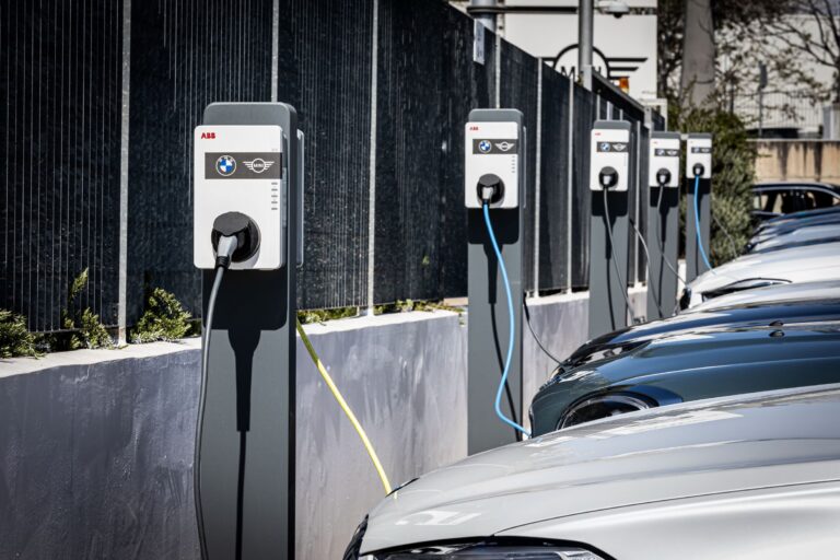 BMW Group Hellas: εγκατάσταση 34 νέων φορτιστών