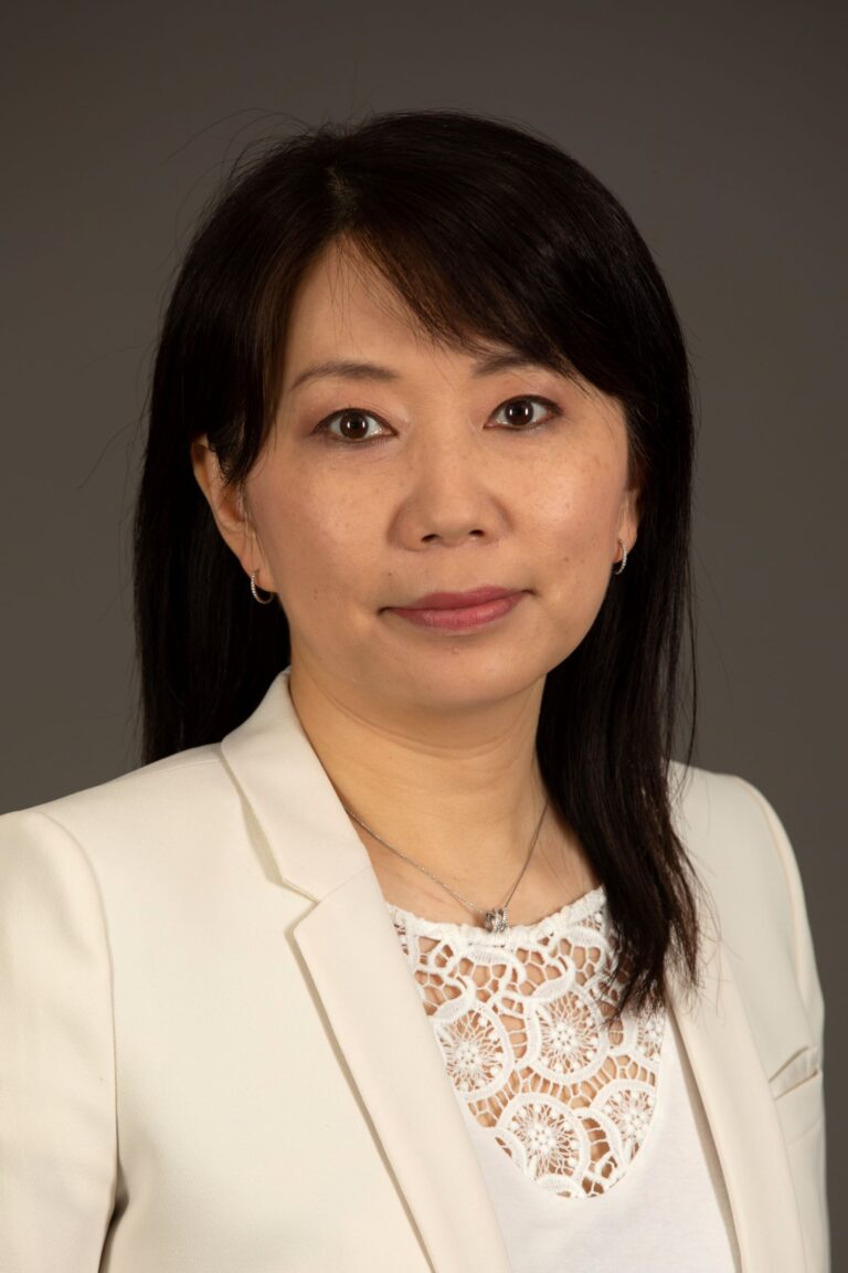 Η Xiaoyan Hua-Schwab VP Επικοινωνίας Dacia - Lada