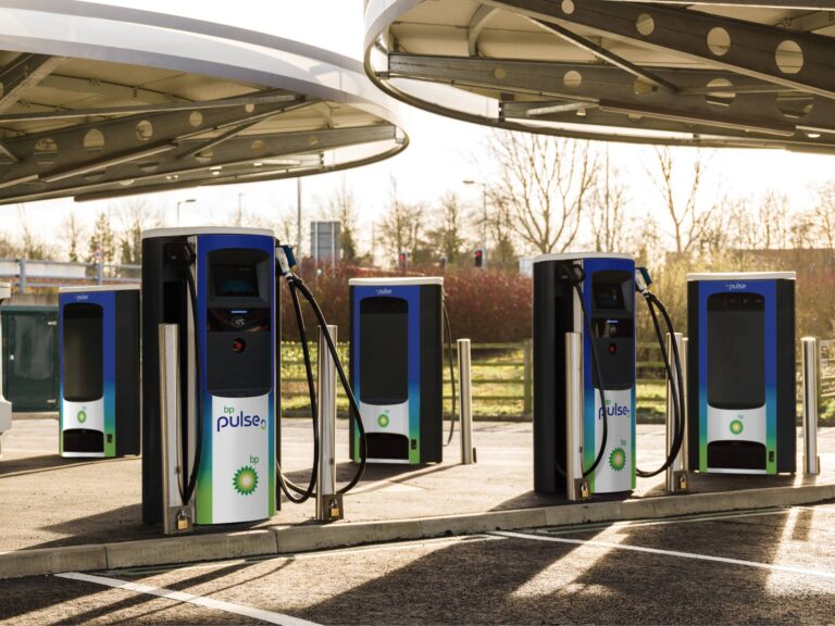 Η bp pulse άνοιξε τον πρώτο κόμβο ταχείας φόρτισης