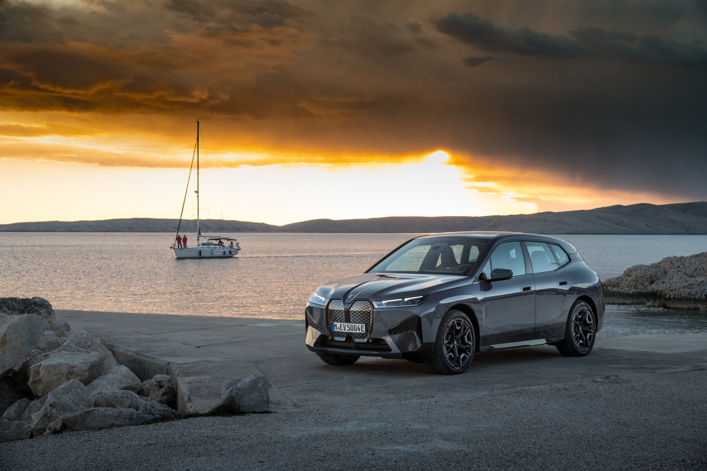 Η πρώτη BMW iX αναμένεται στην αγορά τον Νοέμβριο