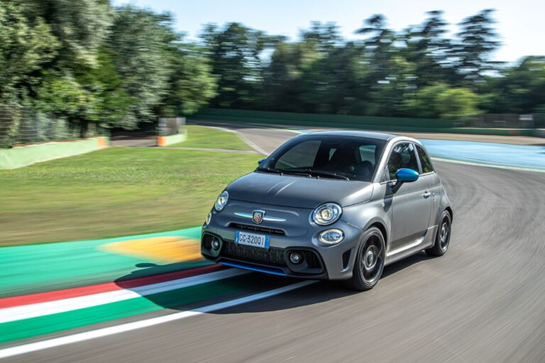Το νέο Abarth F595, από τις πίστες στο δρόμο