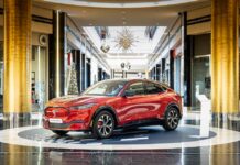 Η νέα Ford Mustang Mach-E “ηλεκτρίζει” το Golden Hall