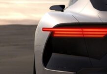 Η DeLorean θα παρουσιάσει ένα EV τον Αύγουστο