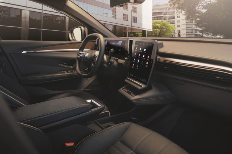 Συνεργασία Renault με EasyPark, Radioplayer, Sybel και Vivaldi