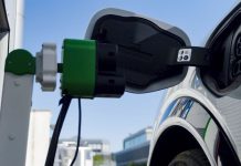 Η Ford δοκιμάζει ρομποτικό σταθμό φόρτισης