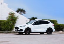 Το Ford Kuga Plug-In Hybrid με Black Package