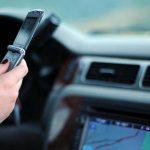 Η επικινδυνότητα χρήσης κινητού κατά την οδήγηση