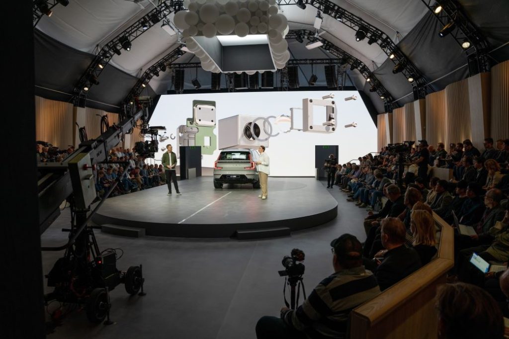 Volvo EX90, το πιο προηγμένο αυτοκίνητο της μάρκας παρουσιάστηκε στη Στοκχόλμη