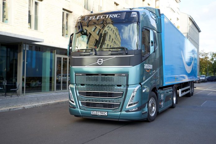 Volvo Trucks: παραδίδει φορτηγά με χάλυβα χωρίς ορυκτά