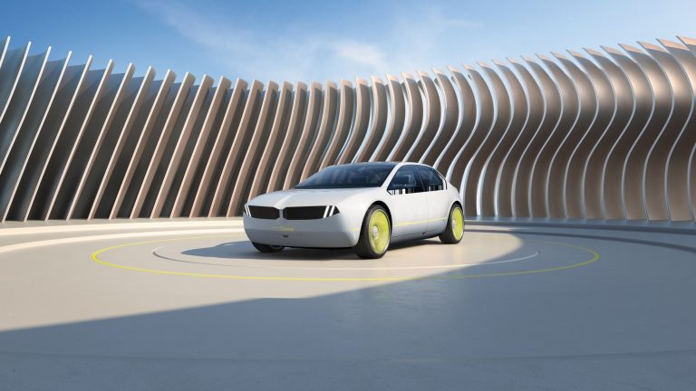 Το φουτουριστικό BMW i Vision Dee στην CES 2023