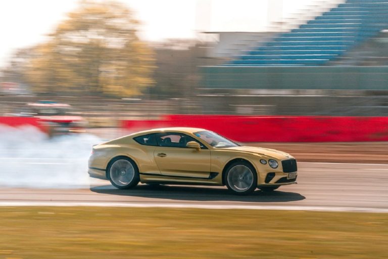 Bentley: σταματά την παραγωγή του κινητήρα W12