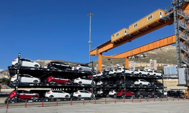 Νέα υπηρεσία μεταφοράς οχημάτων από ΟΛΠ - COSCO