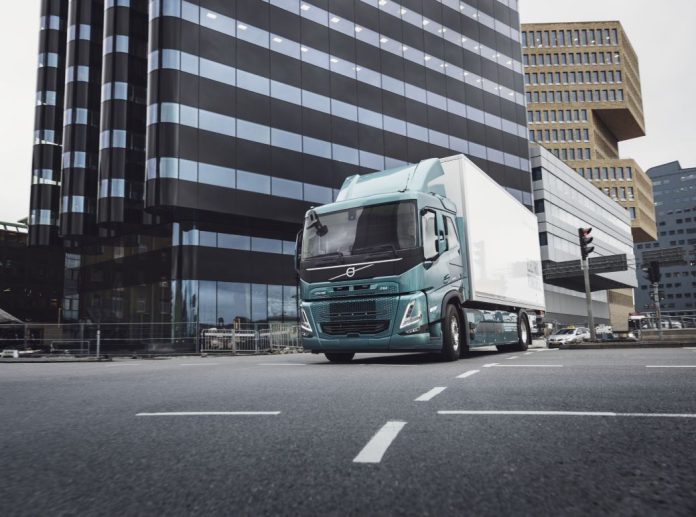 Η Volvo Trucks διατηρεί την ηγετική της θέση
