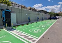 Σταθμός φόρτισης της ΔΕΗ Blue στην D-Marin Ζέας