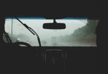 Οδήγηση σε συνθήκες βροχής και έντονης ολισθηρότητας Οδήγηση σε συνθήκες βροχής και έντονης ολισθηρότητας