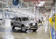 Η απεργία του UAW επεκτείνεται σε μεγάλα εργοστάσια