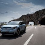 Η Lexie Alford με το Ford Explorer EV στην Ελλάδα