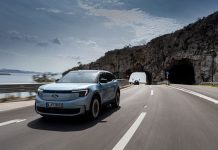 Η Lexie Alford με το Ford Explorer EV στην Ελλάδα