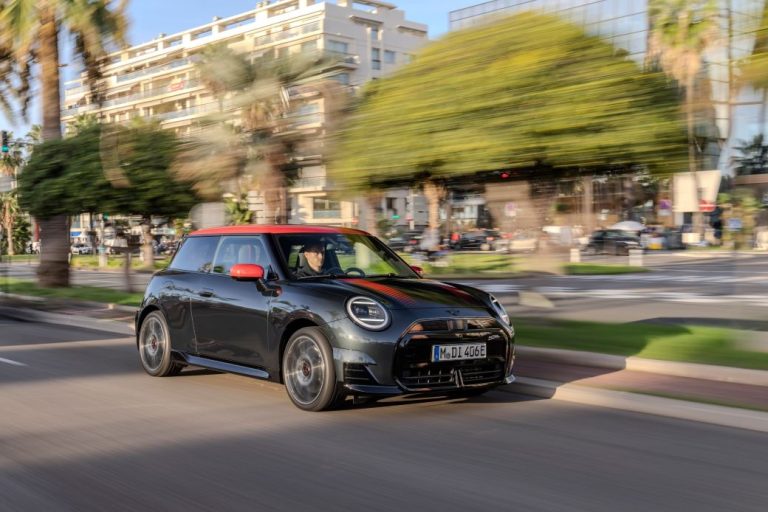 Το νέο ηλεκτρικό MINI Cooper SE σε έκδοση JCW